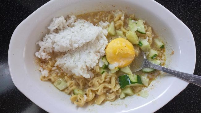 Mi Instan 'Haram' Dimakan Bareng Nasi, Ini Alasannya